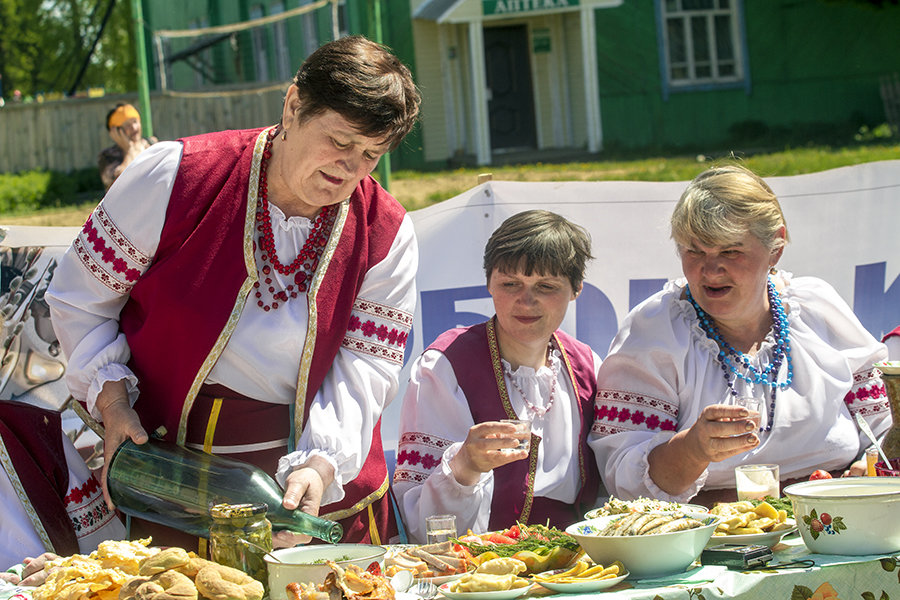 Доверяй, но проверяй сколько себе наливает - Сергей Черных