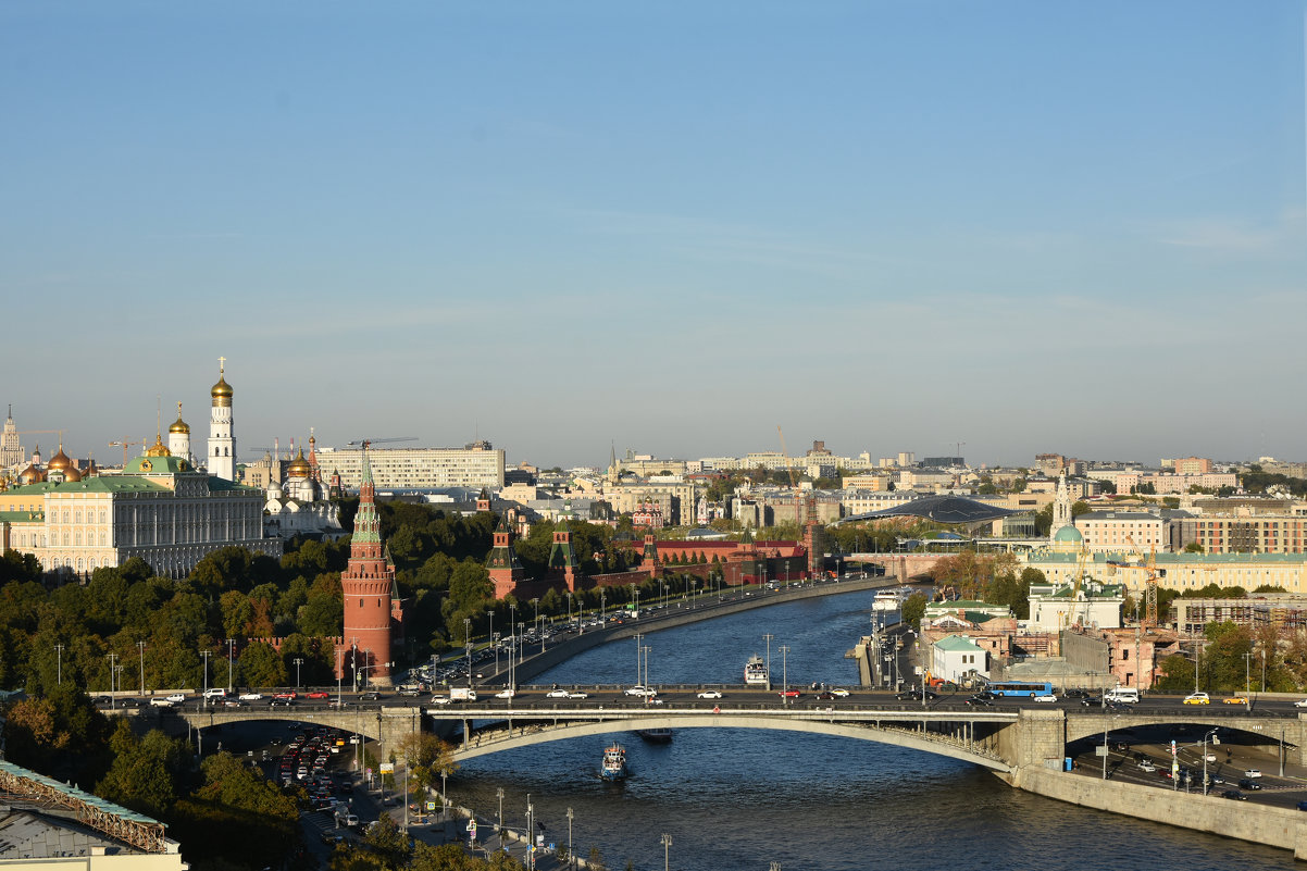 Вид на Москва-реку, Большой Каменный мост и Кремлевскую набережную... - Наташа *****