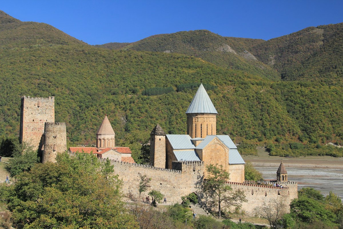 Грузия. Крепость Ананури... - Виктория 