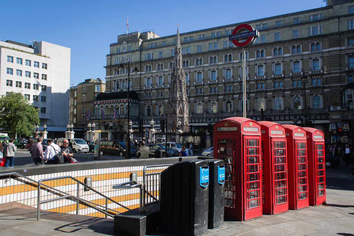 Красная телефонная будка (англ. English Telephone Booth) – один из символов Англии. - Надежда 