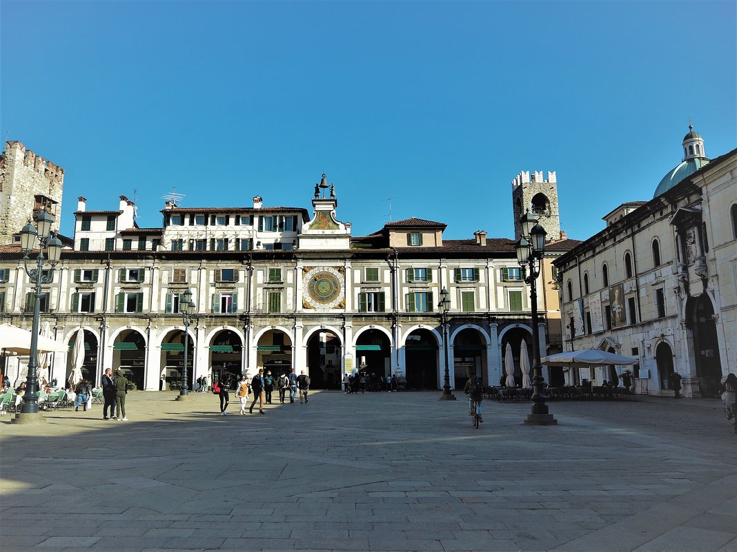 Италия  Brescia Брешия, площадь Лоджия Piazza della Loggia - wea *