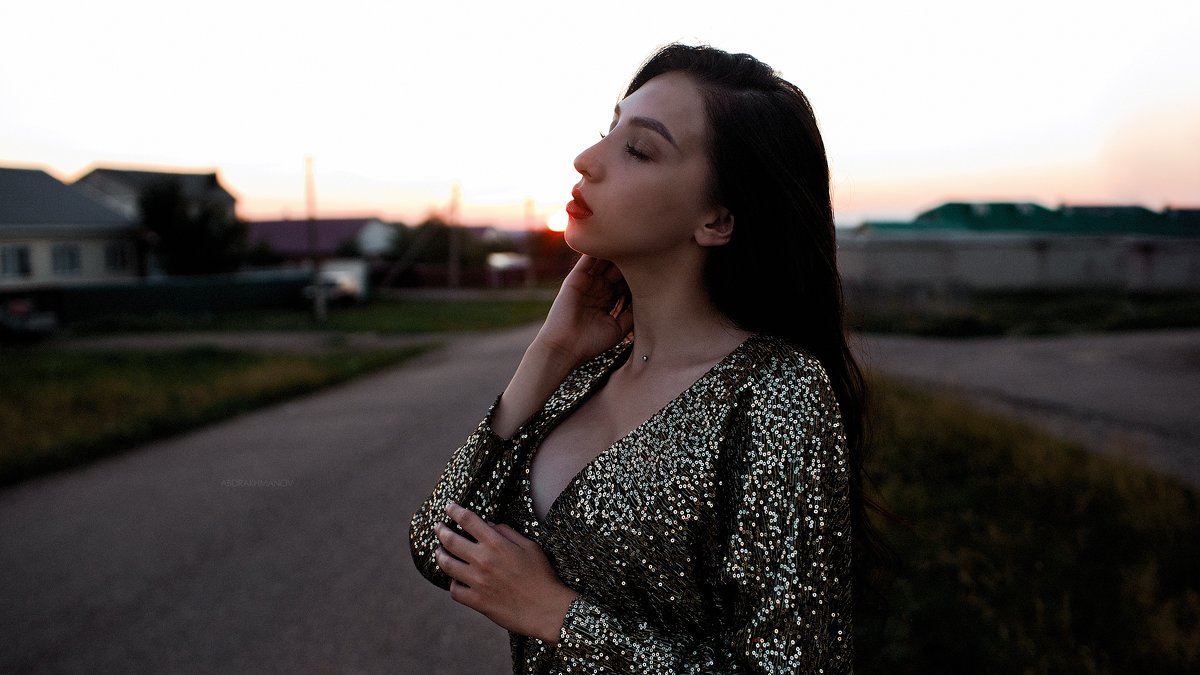 Красивая девушка в платье на закате - Lenar Abdrakhmanov