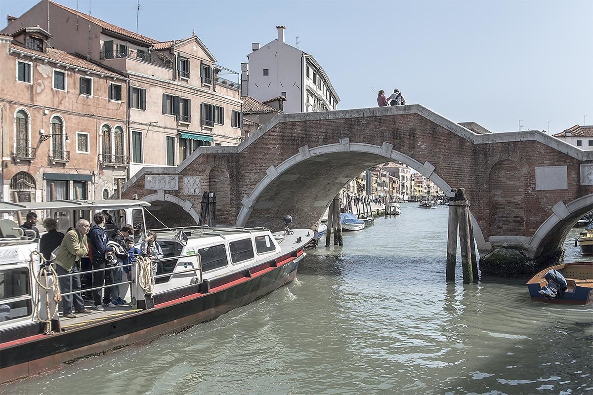 Venezia. Sul canale Cannaregio.Ponte Tre Archi. - Игорь Олегович Кравченко