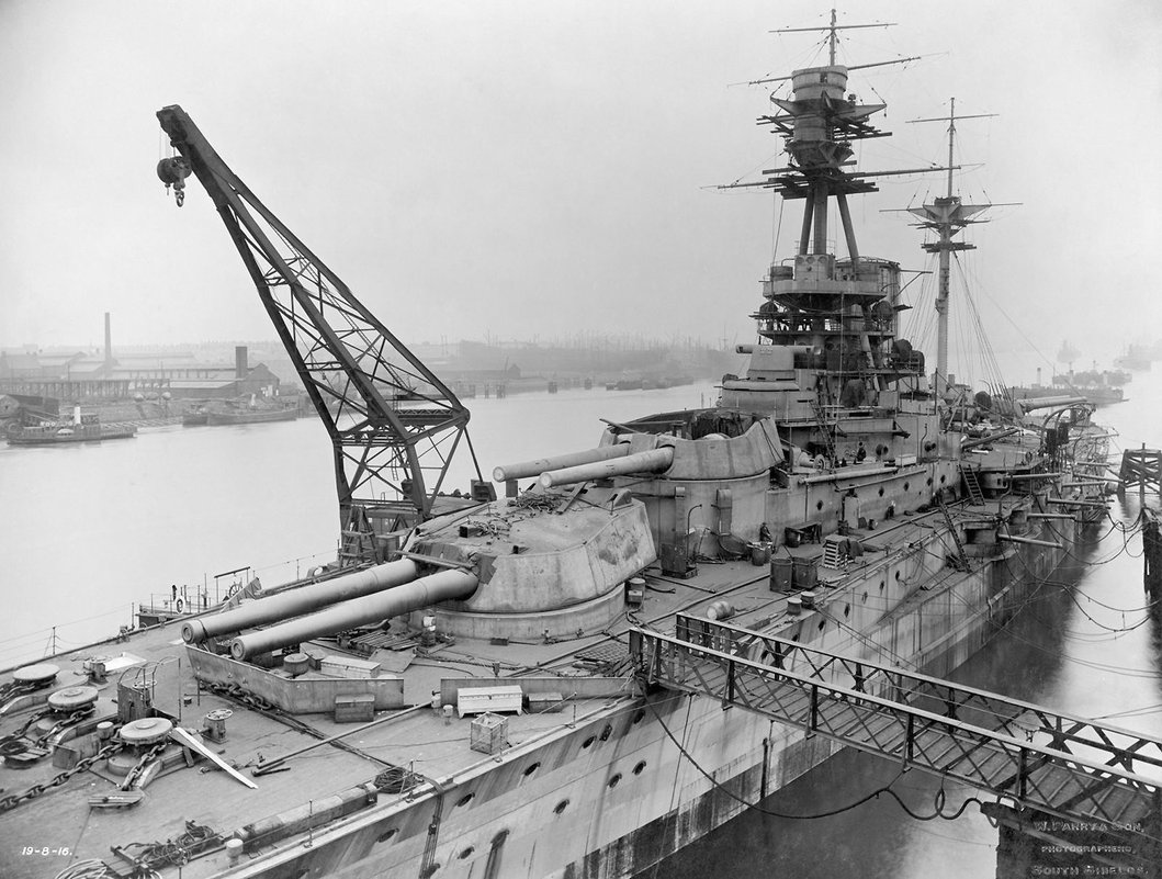 "HMS Resolution". battleship.19.08.1916 г.достройка на плаву. - Александр 
