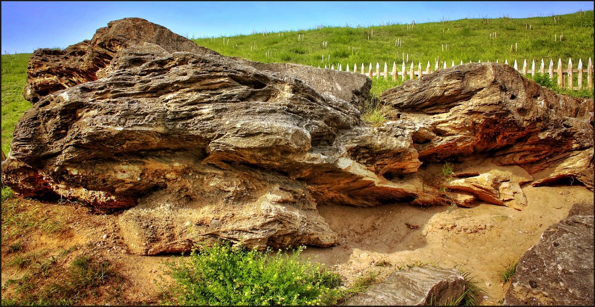 Памятник природы «Ледниковый конгломерат и песчаник» - Глeб ПЛATOB