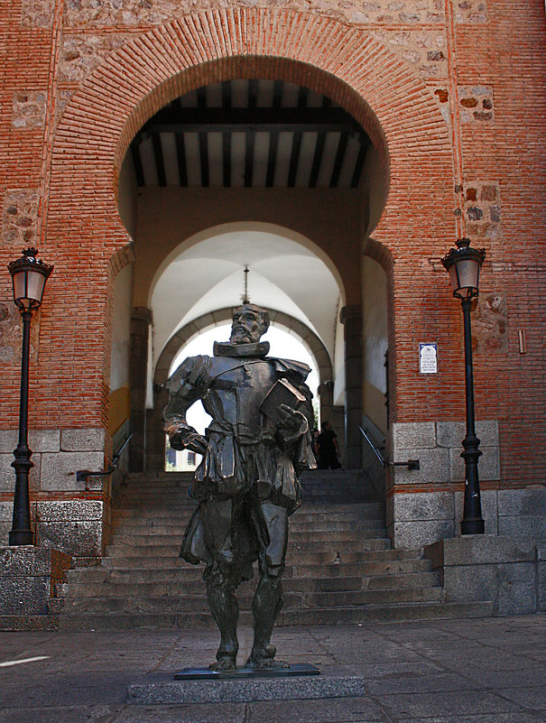 Памятник Сервантесу в Толедо. - ИРЭН@ .