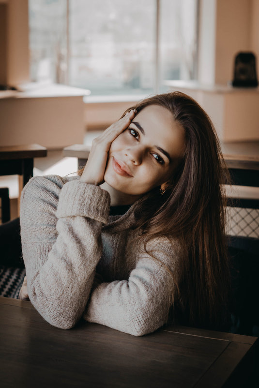 Девушка в кафе - Ольга Фотограф