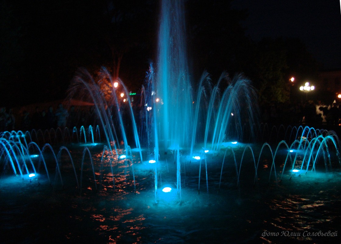Один фонтан - шесть цветов. Голубой... - Yuliya Soloviova Соловьева