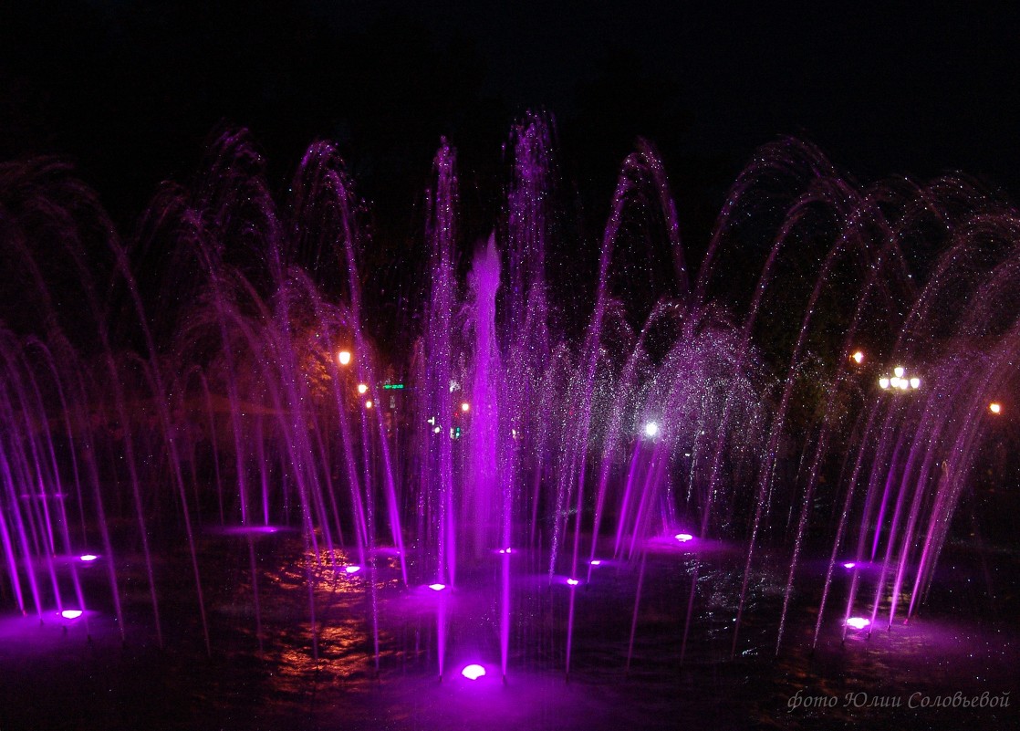 Один фонтан - шесть цветов. Фиолетовый... - Yuliya Soloviova Соловьева