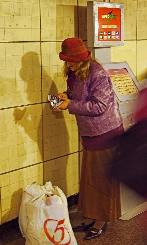 Попала когда-то Красная Шапочка в Ленинградское метро ....... - Людмила Шустова
