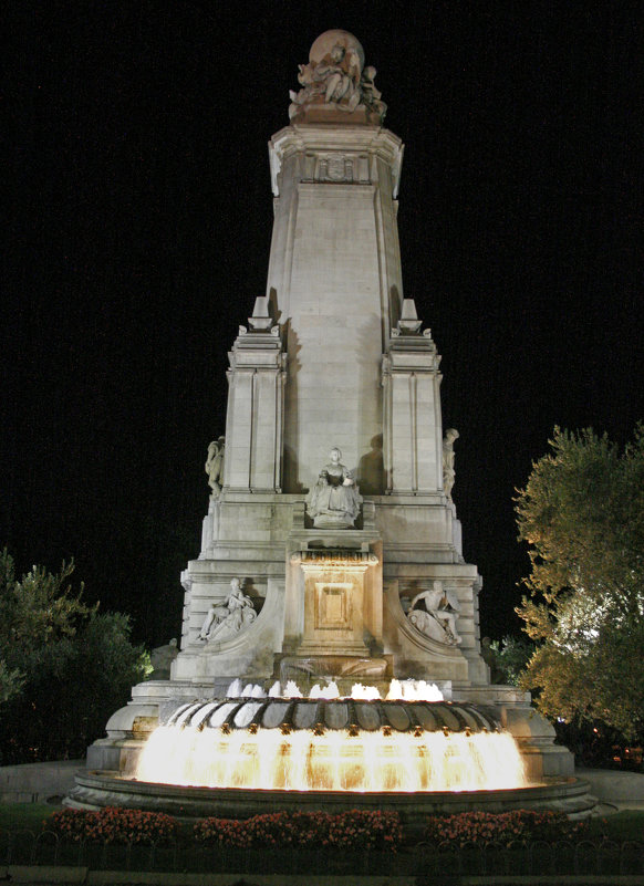 Памятник Мигелю Сервантесу и его героям на Площадь Испании - ИРЭН@ .