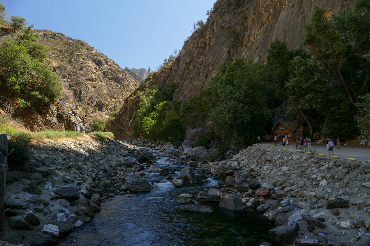 В самом низу каньона "Kings Canyon" протекает р.Кинг - Юрий Поляков