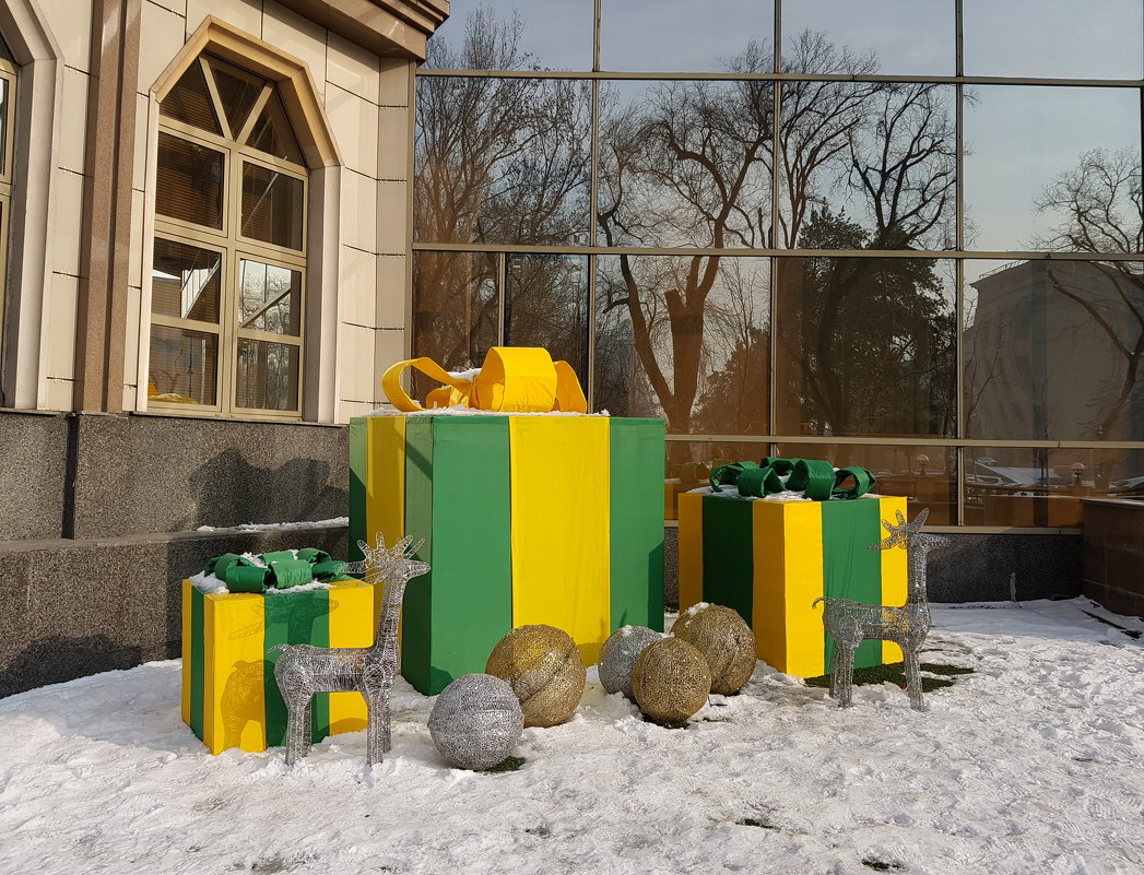 Новогоднее настроение создает снег - только как-то его маловато... - Anna Gornostayeva