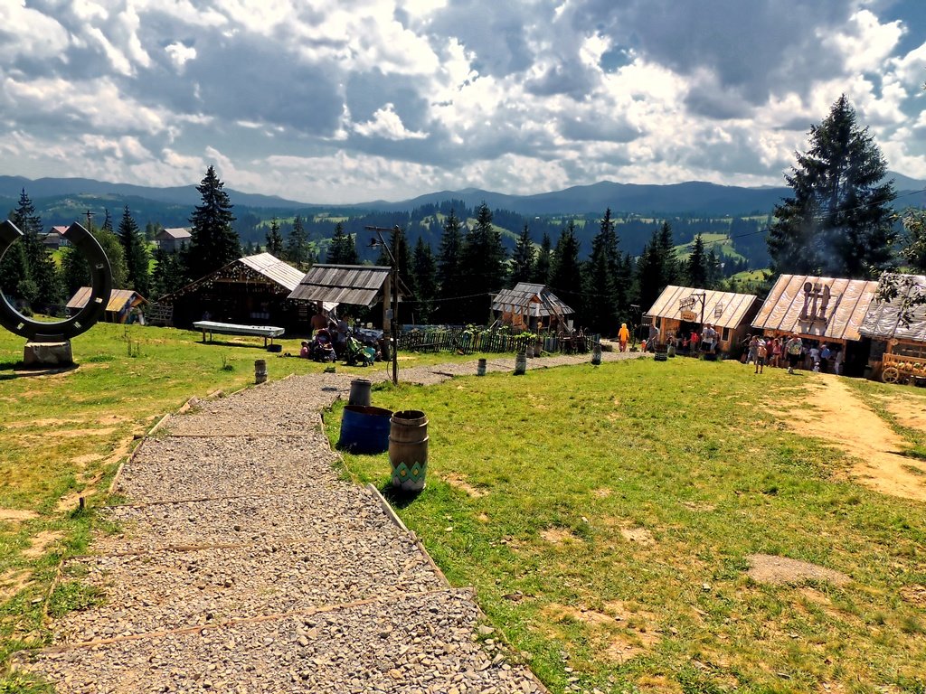 В Карпатах - Роман Савоцкий