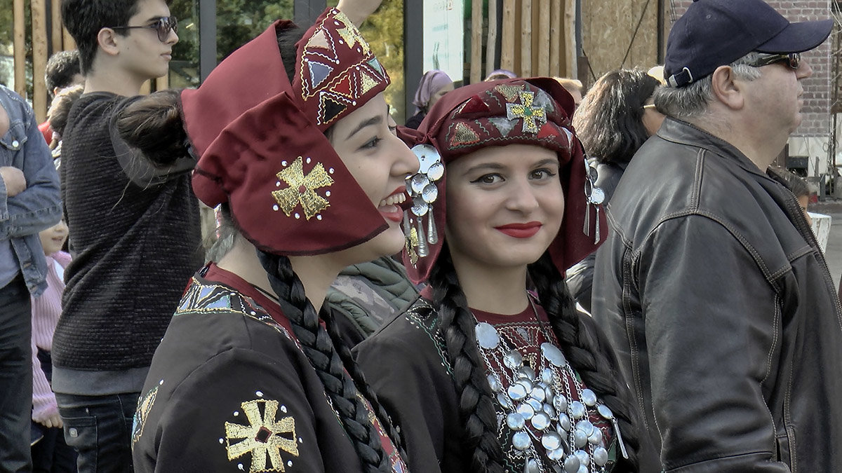 Москва. На празднике "Тбилисоба" в саду "Эрмитаж". - Игорь Олегович Кравченко