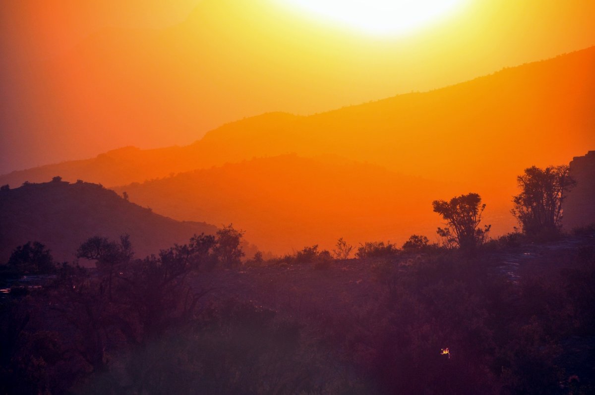 многоплановый закат в оманских горах - Георгий А