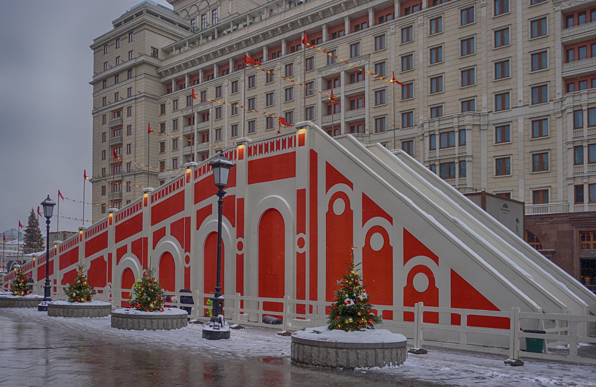 Ледяная горка на площади Революции - Ольга 