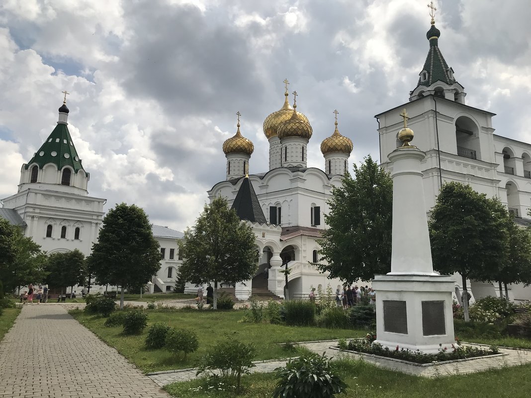 Ипатьевский монастырь - Любовь 