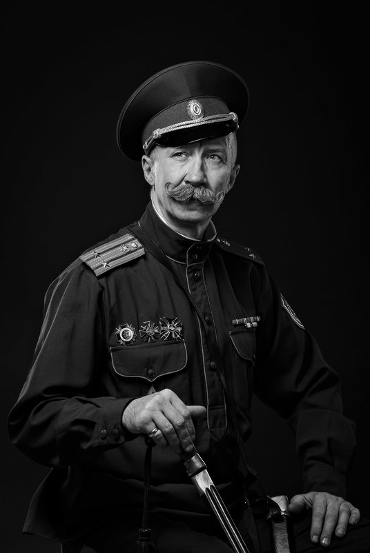 Офицер - Олег Каразанов
