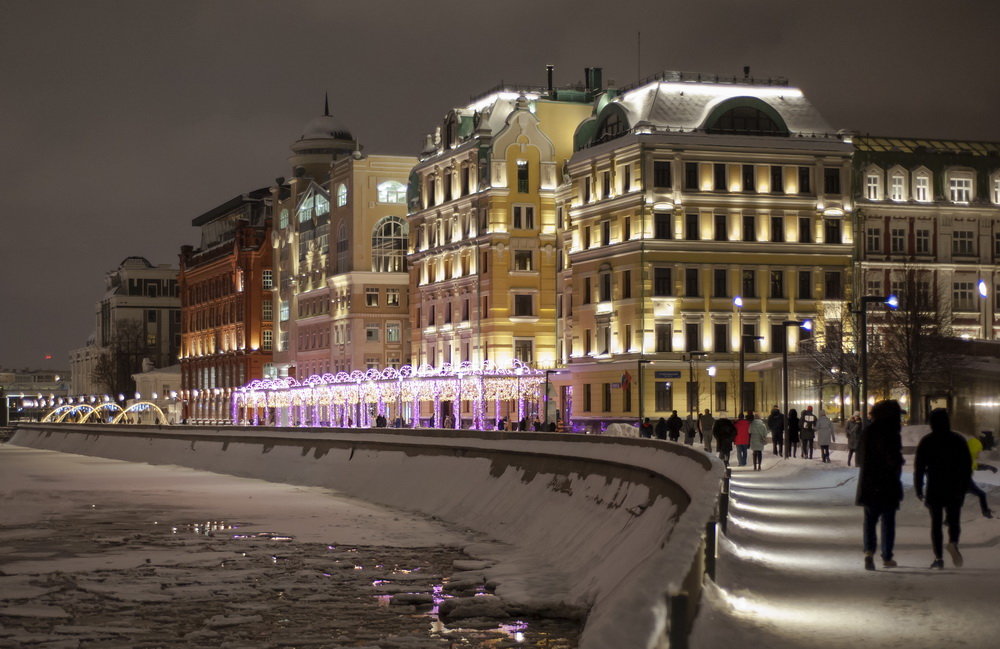 Уголок Москвы зимним вечером - Александр Степовой 