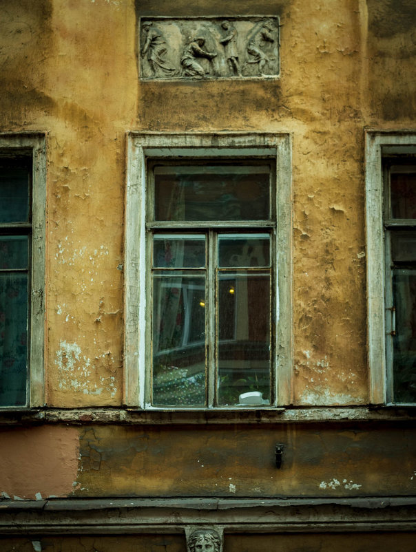 Окно дома на Средней Подьяческой - Владимир Серебрянко