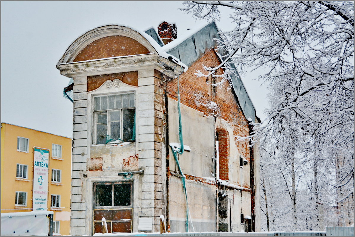 Фрагмент старого здания в центре Петрозаводска - Сергей Никитин
