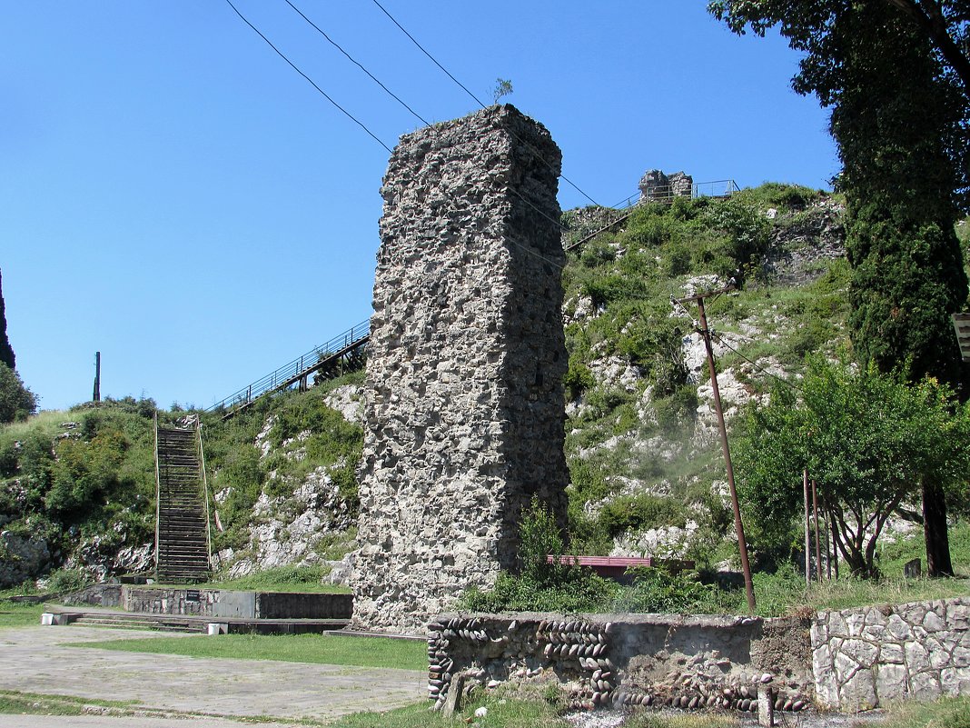 Развалины крепости в Абхазии - Валюша Черкасова