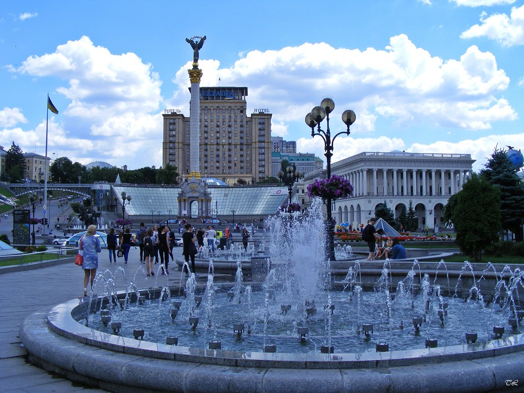 Киев. На площади Независимости. - Татьяна Ларионова