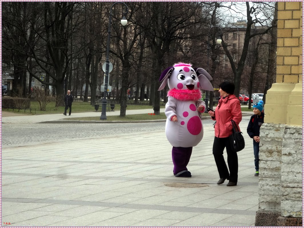 Разные звери гуляют по городу. - Вера 