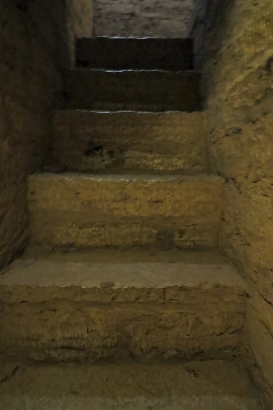 Внутристенная лестница в Воротной башне - Вера Щукина