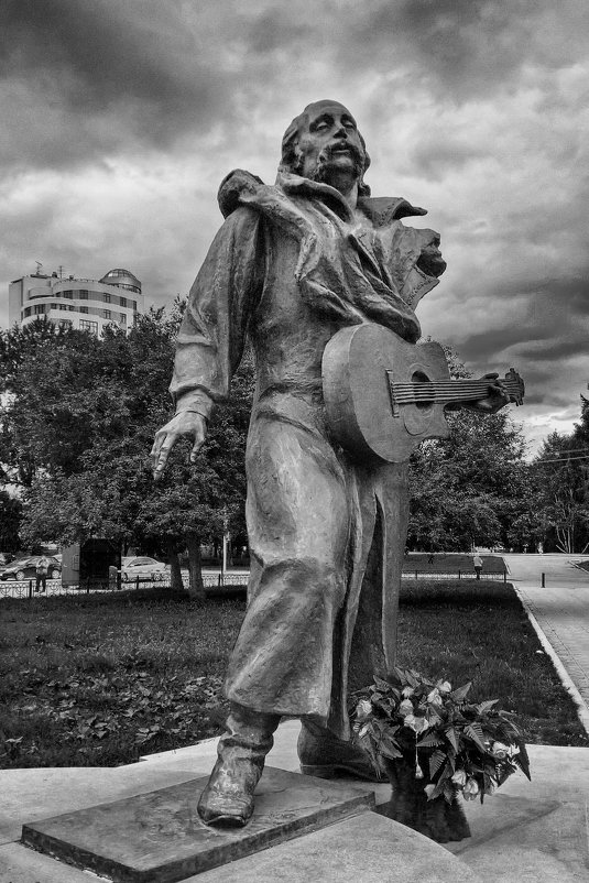 Памятник В.Мулявину на его Родине в Екатеринбурге - BEk-AS 62