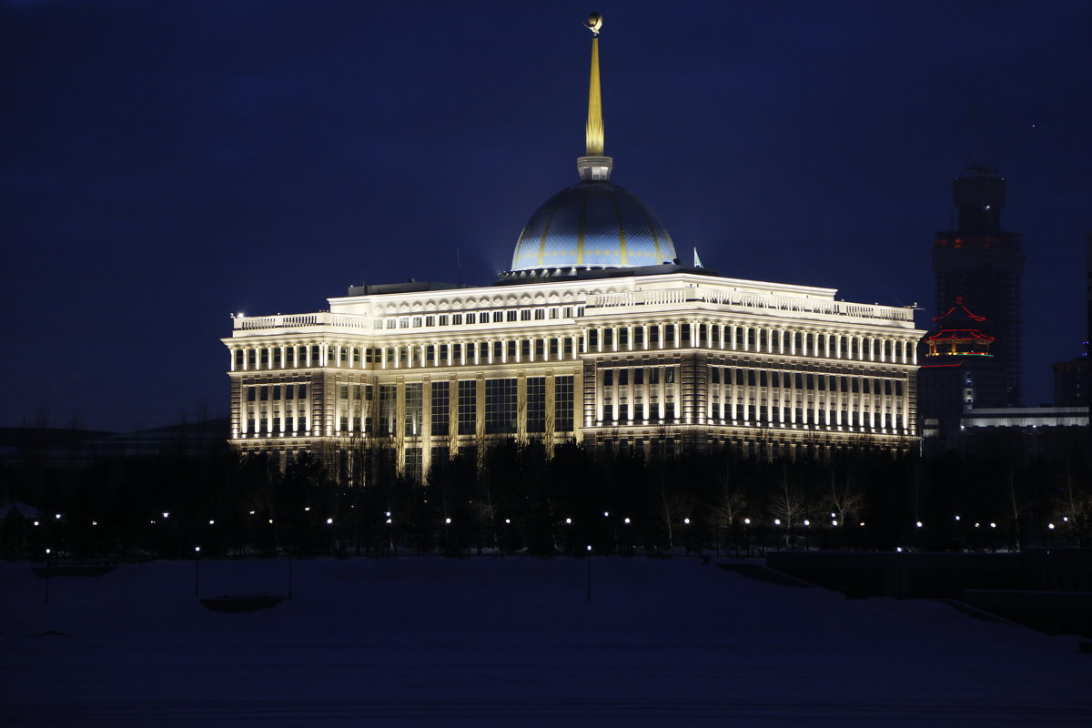Вечерний вид на дворец - Sergey Prussakov