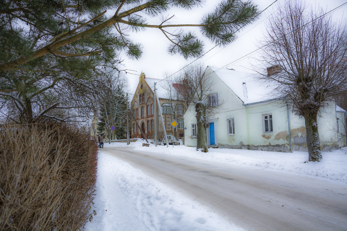 По зимней улице городка. - Александр Крылов