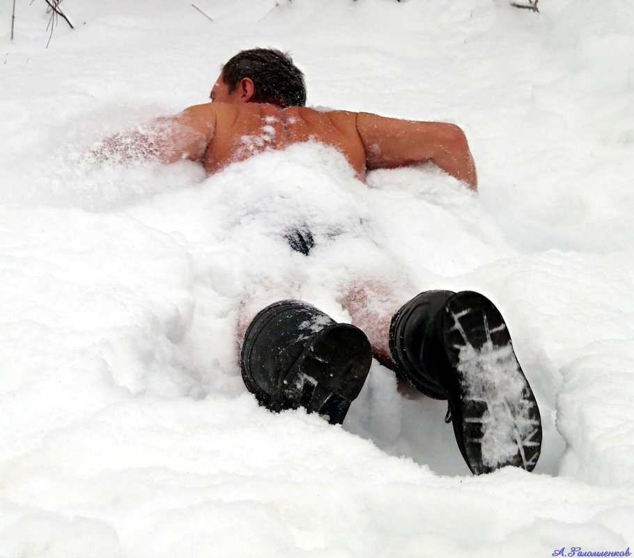 Лесник Сергей Иванович уже 5 раз видел снежного человека, но бросать пить не собирается…:-) - Андрей Заломленков
