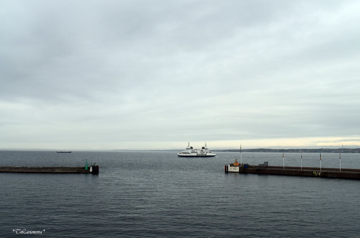 "Ворота" в Данию. Выход в море с акватории порта Хелсинборга - Татьяна Ларионова