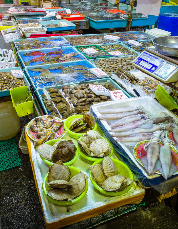 Рыбный рынок в Гонконге. - Edward J.Berelet