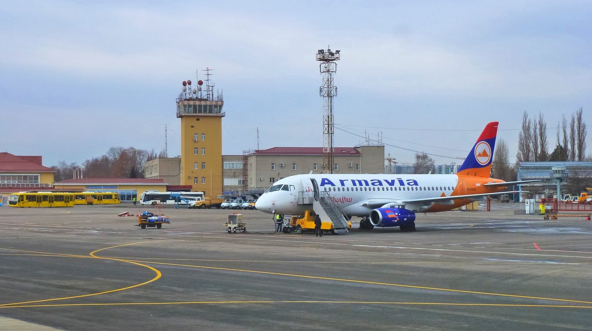 Перый Суперджет SSJ 100 на пассажирских линиях ! АрмАвиа 2012г. - Alexey YakovLev