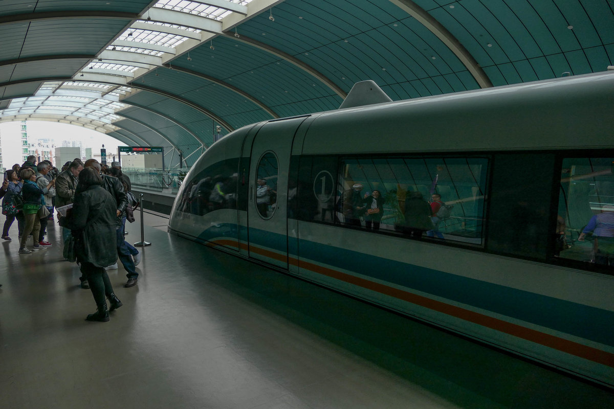 Скоростной поезд на магнитной подушке (Китай) - Юрий Поляков