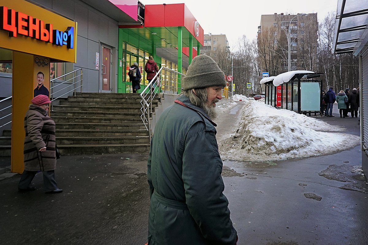 Жаль, что жизнь нельзя отфотошопить, обрезать грусть, замазать одиночество. - Татьяна Помогалова