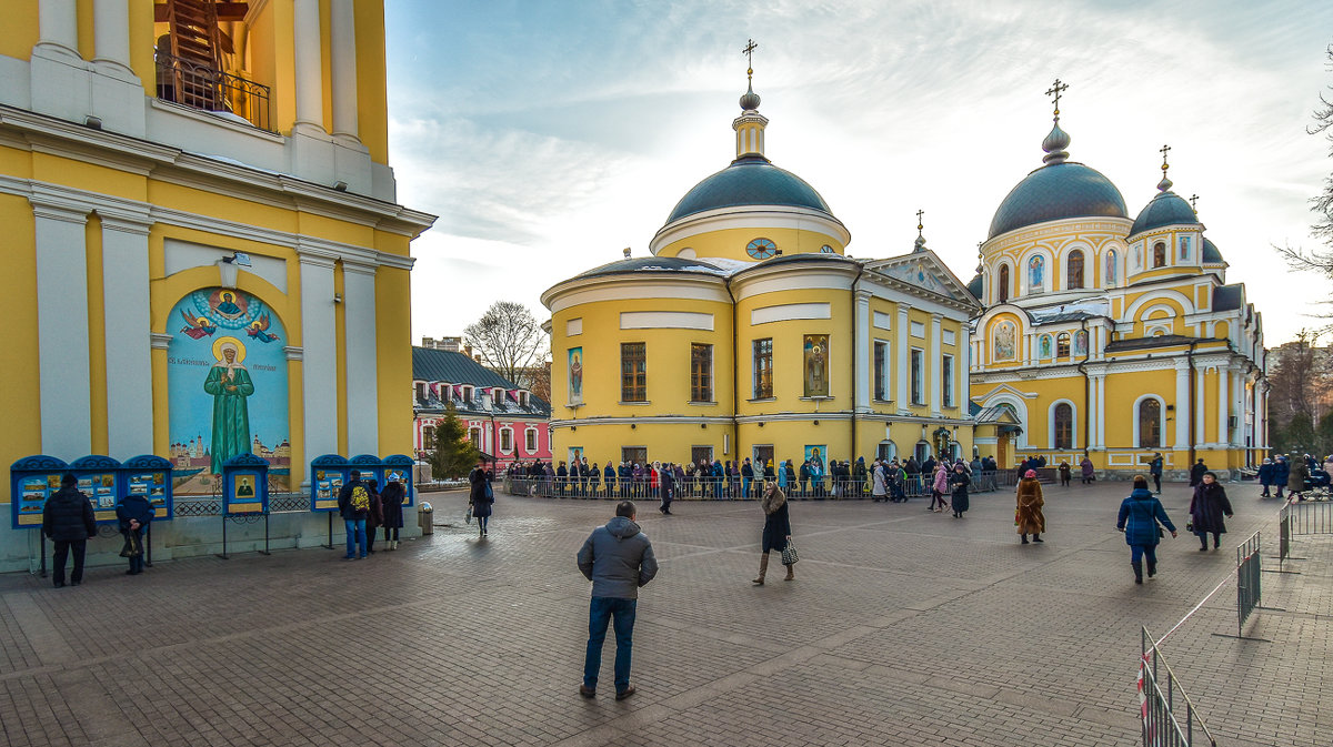 Церковь на территории Покровского монастыря