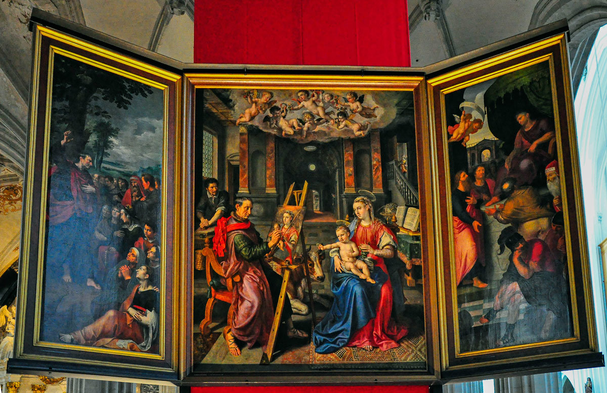 Антверпен, Нотр Дам. Алтарная картина «Святой Лука, рисующий Мадонну» - Надежда Лаптева