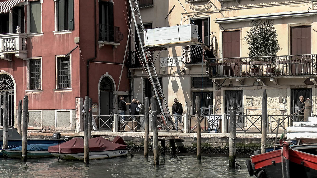 Venezia. Riparazione palazzo sul Canal Grande. - Игорь Олегович Кравченко