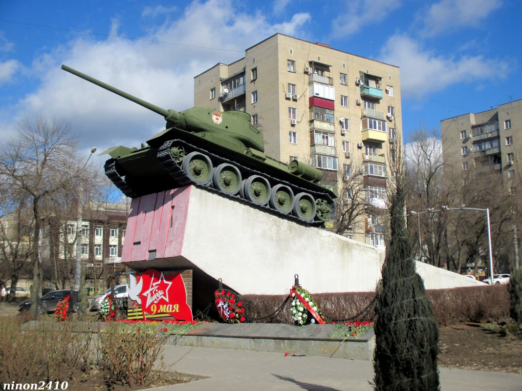 Т-34 на Гвардейской площади - Нина Бутко
