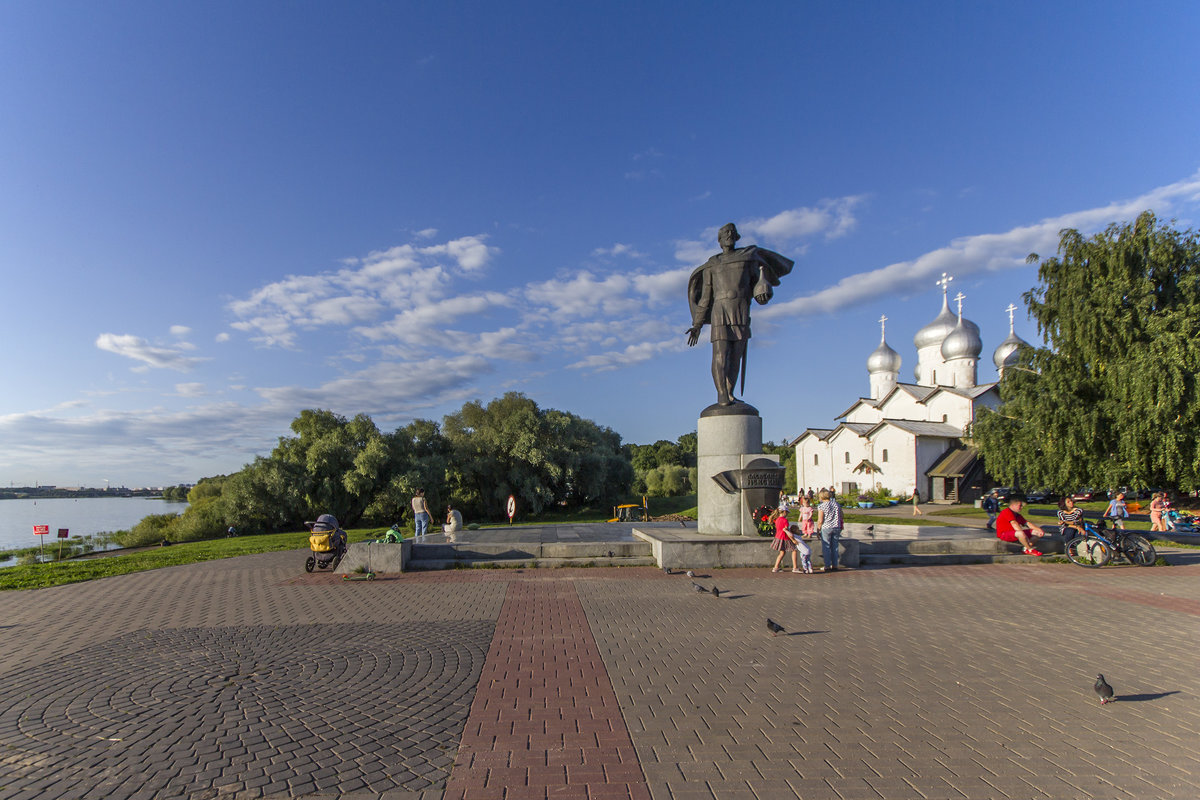 2017.08.16_0456-2 В.Новгород. Памятник Александру Невскому 1920 - Дед Егор 