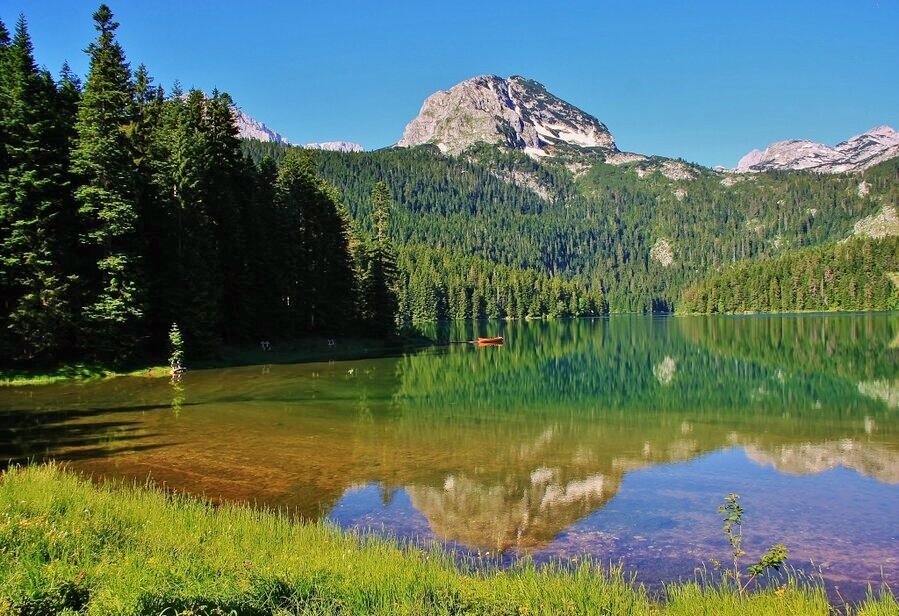 Озеро у подножия горы - Natali Positive