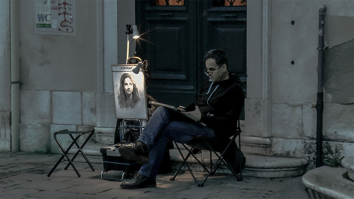 Venezia. Artista di strada in attesa del cliente. - Игорь Олегович Кравченко