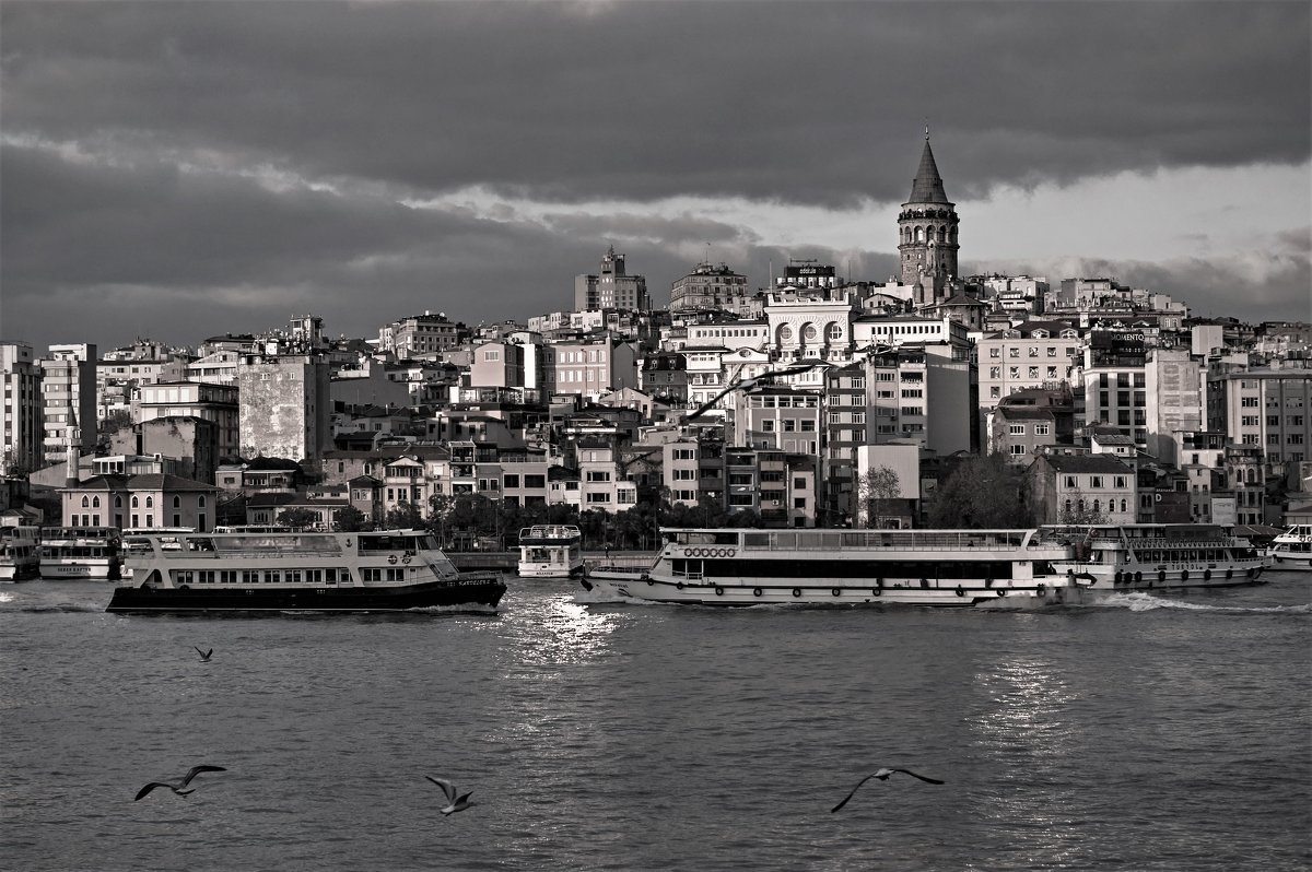 Вид на район Бейоглу, Стамбул. - Eugene *