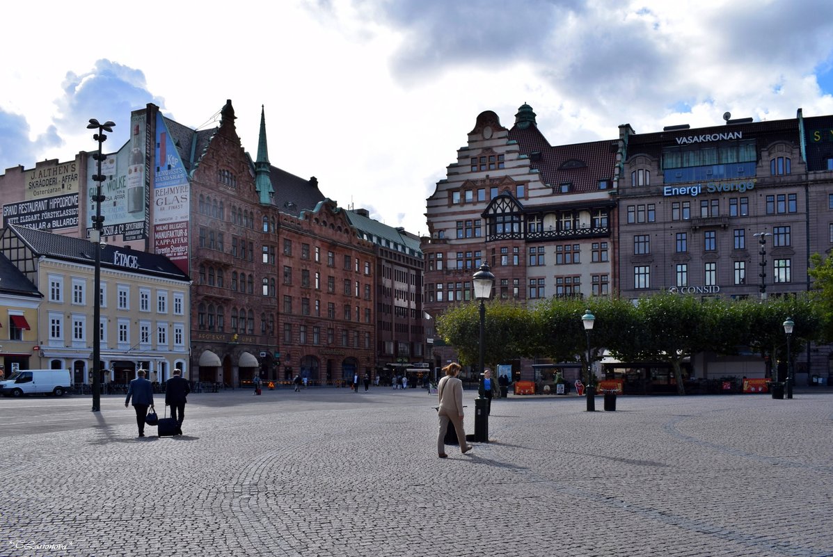 На площади Stortorget . Мальмё. На торце здания, реклама 19 столетия - Татьяна Ларионова