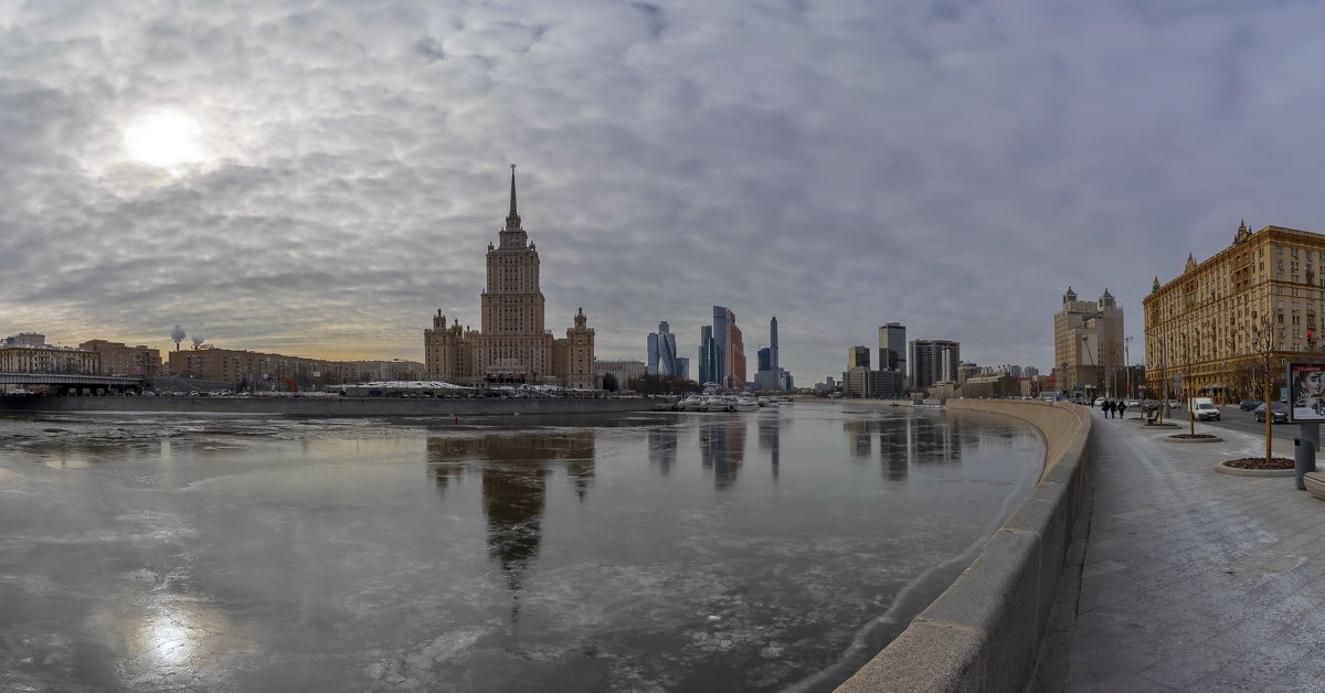 Вид на Radisson Royal Moscow и Москва Сити - Александр Лукин