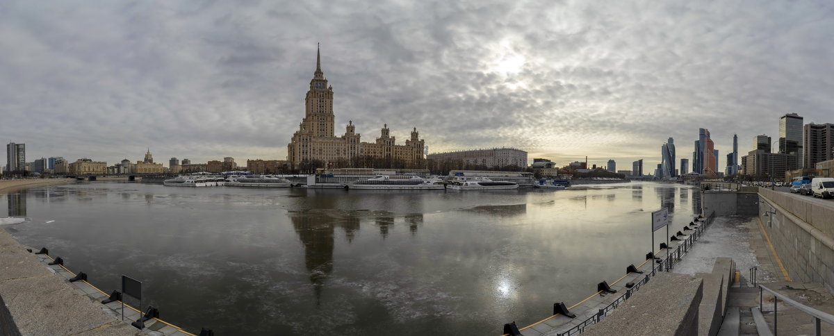 Вид на Radisson Royal Moscow и Москва Сити - Александр Лукин